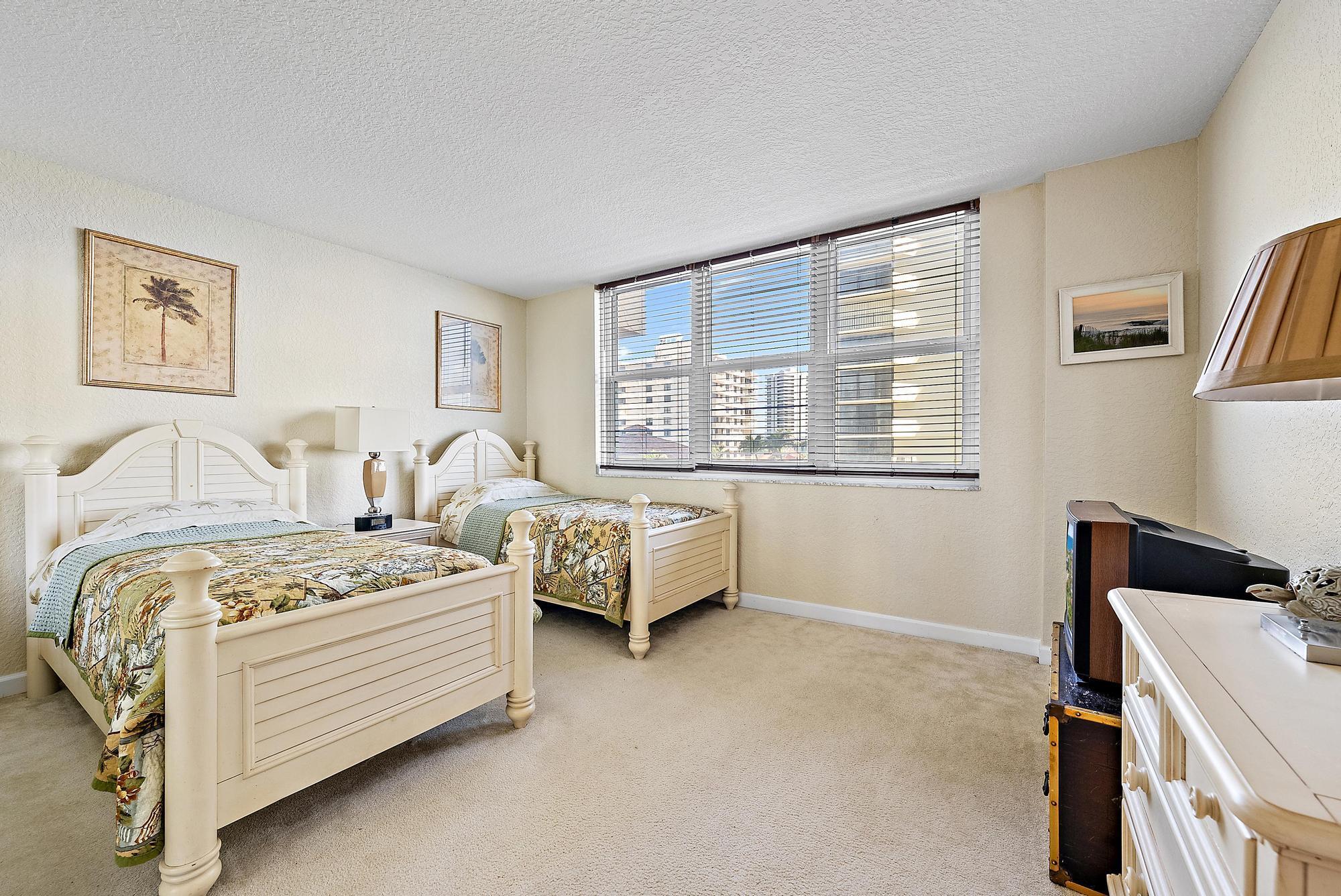 AQUARIUS CONDO - Residential