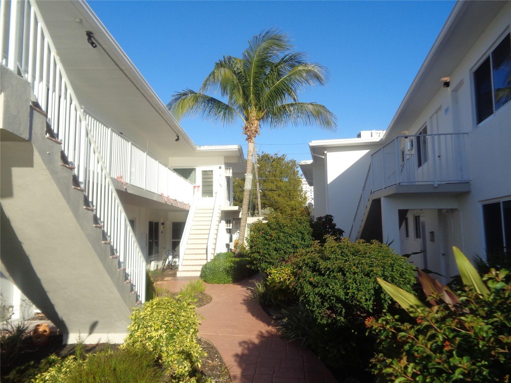 999 S Riverside Drive 202