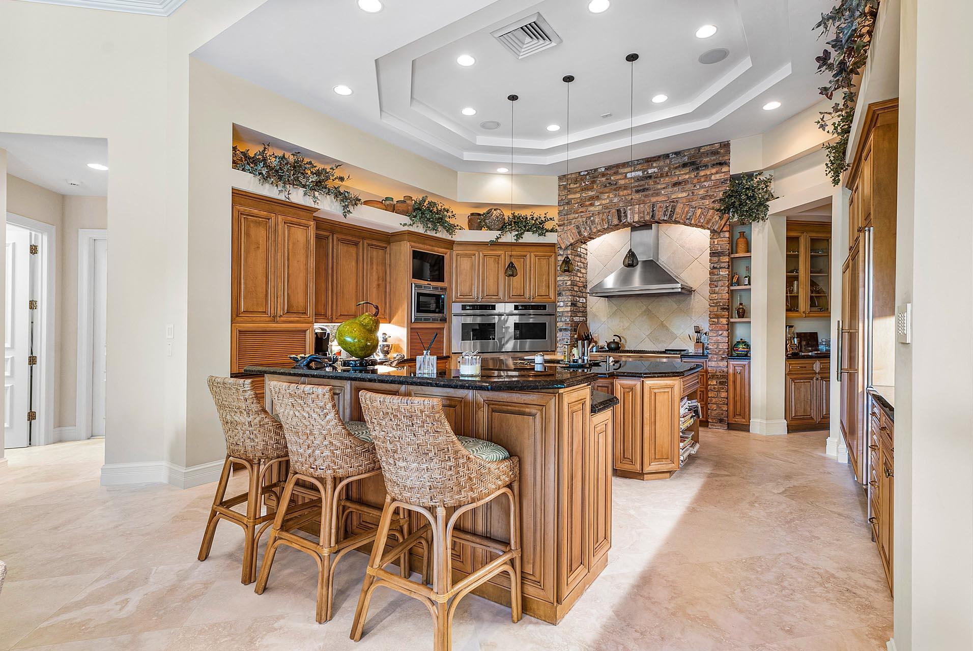 ROYAL PALM YACHT & COUNTR - Residential