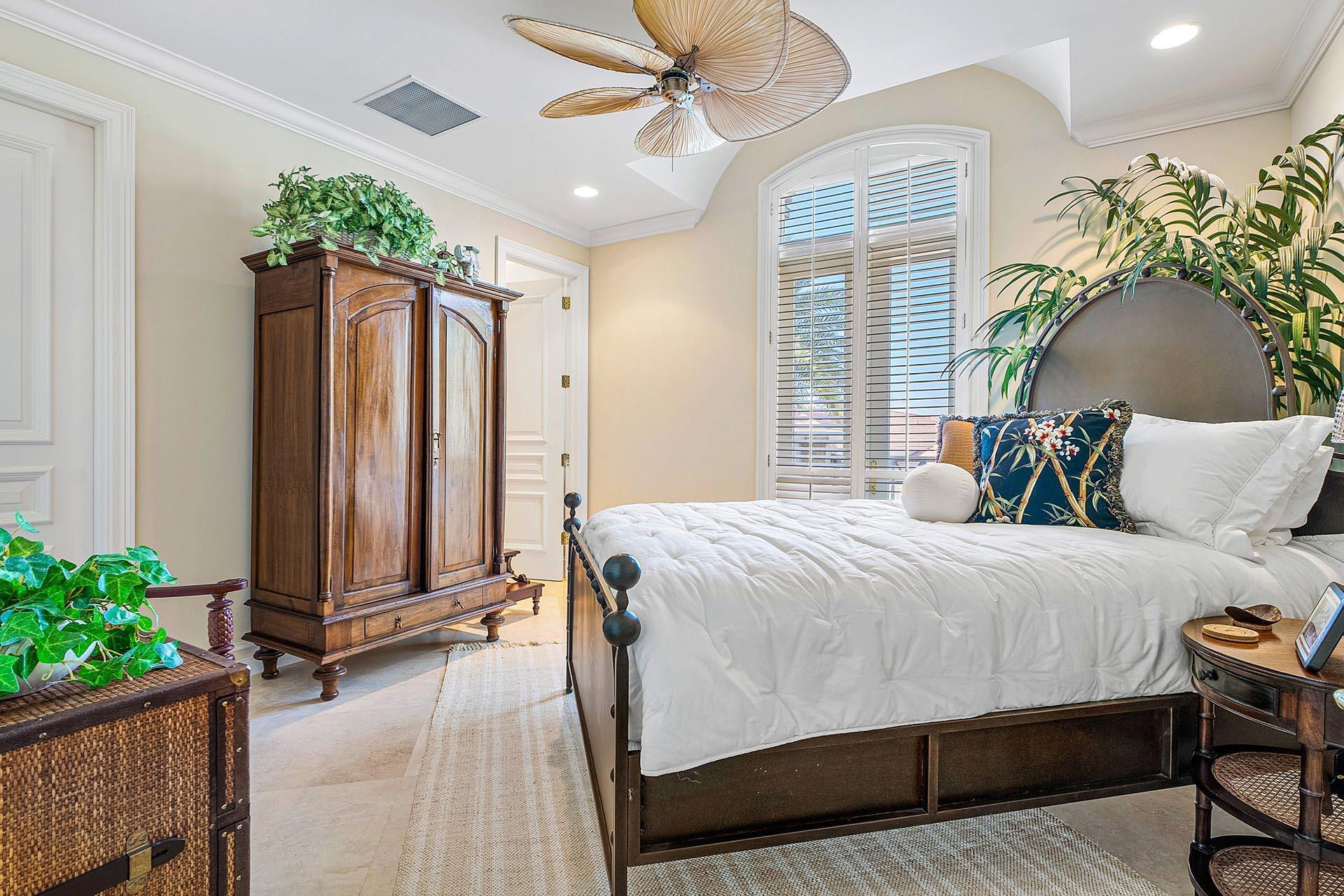 ROYAL PALM YACHT & COUNTR - Residential