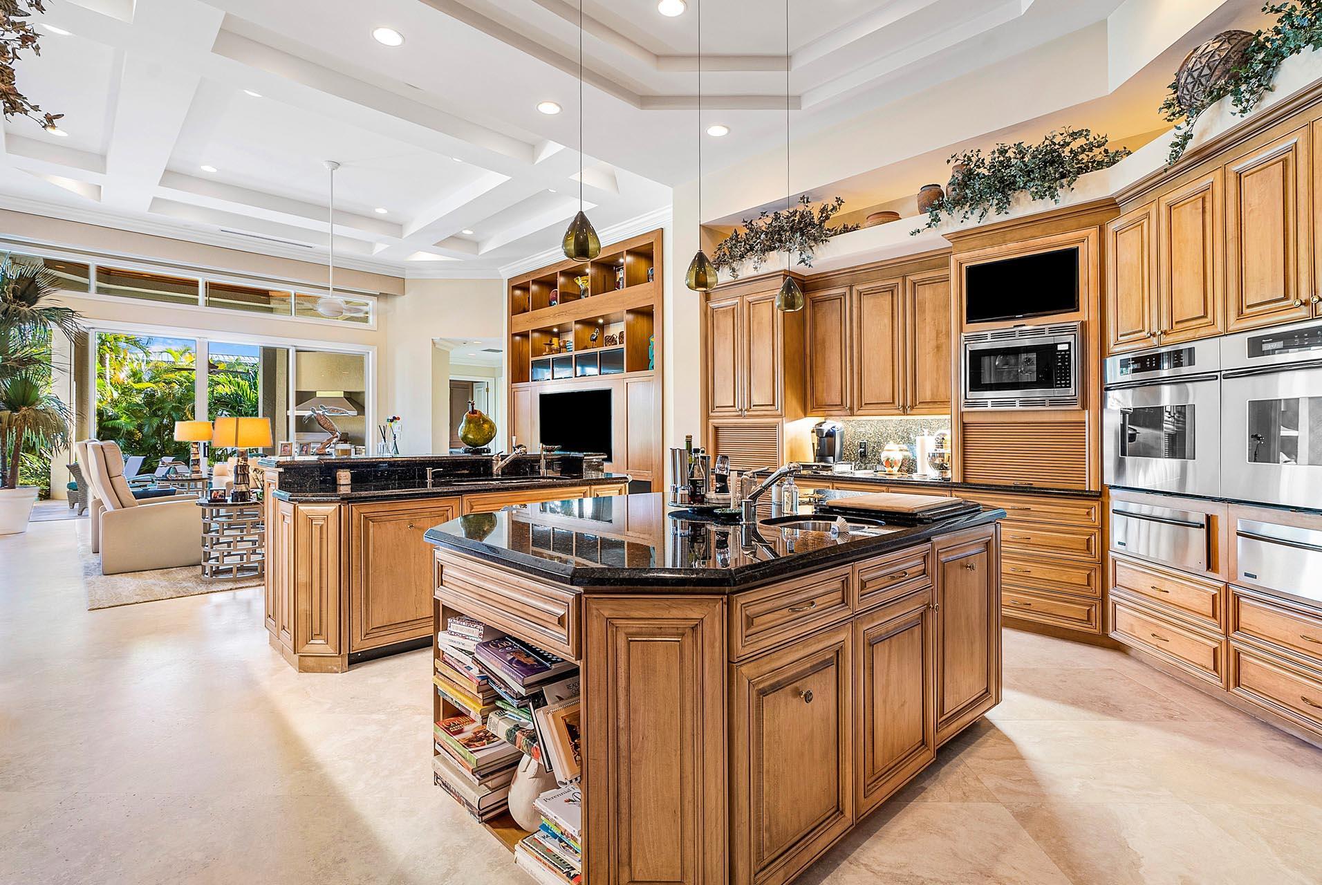 ROYAL PALM YACHT & COUNTR - Residential