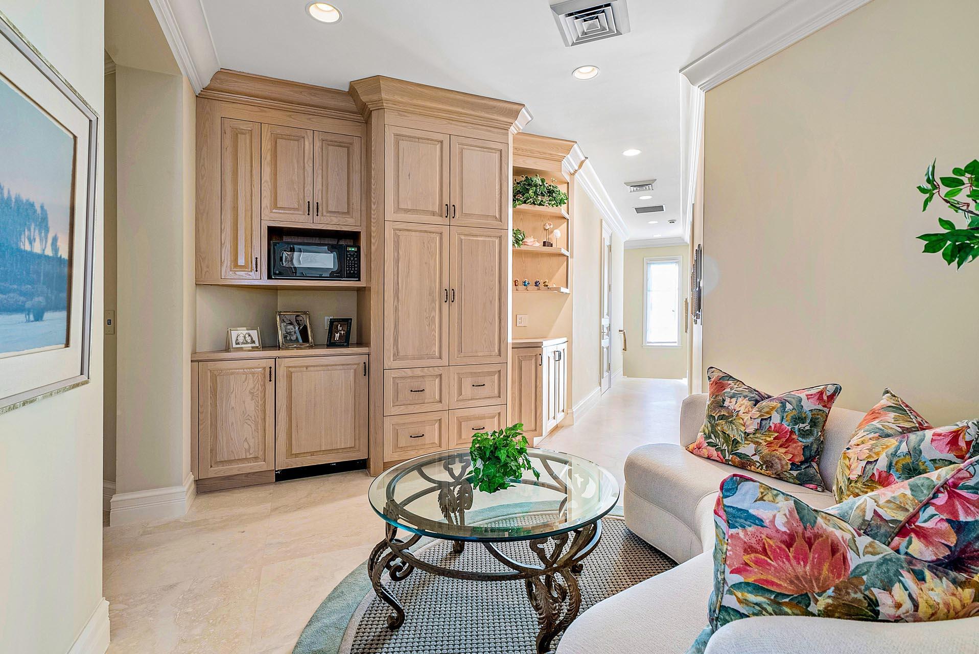 ROYAL PALM YACHT & COUNTR - Residential