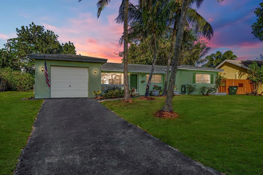 Photo of 803 Bluebird Drive, Delray Beach, FL 33444 (MLS # R10700542)