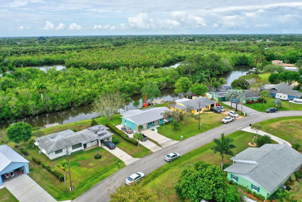 Photo of 606 Willows Avenue, Port Saint Lucie, FL 34952 (MLS # R10704916)