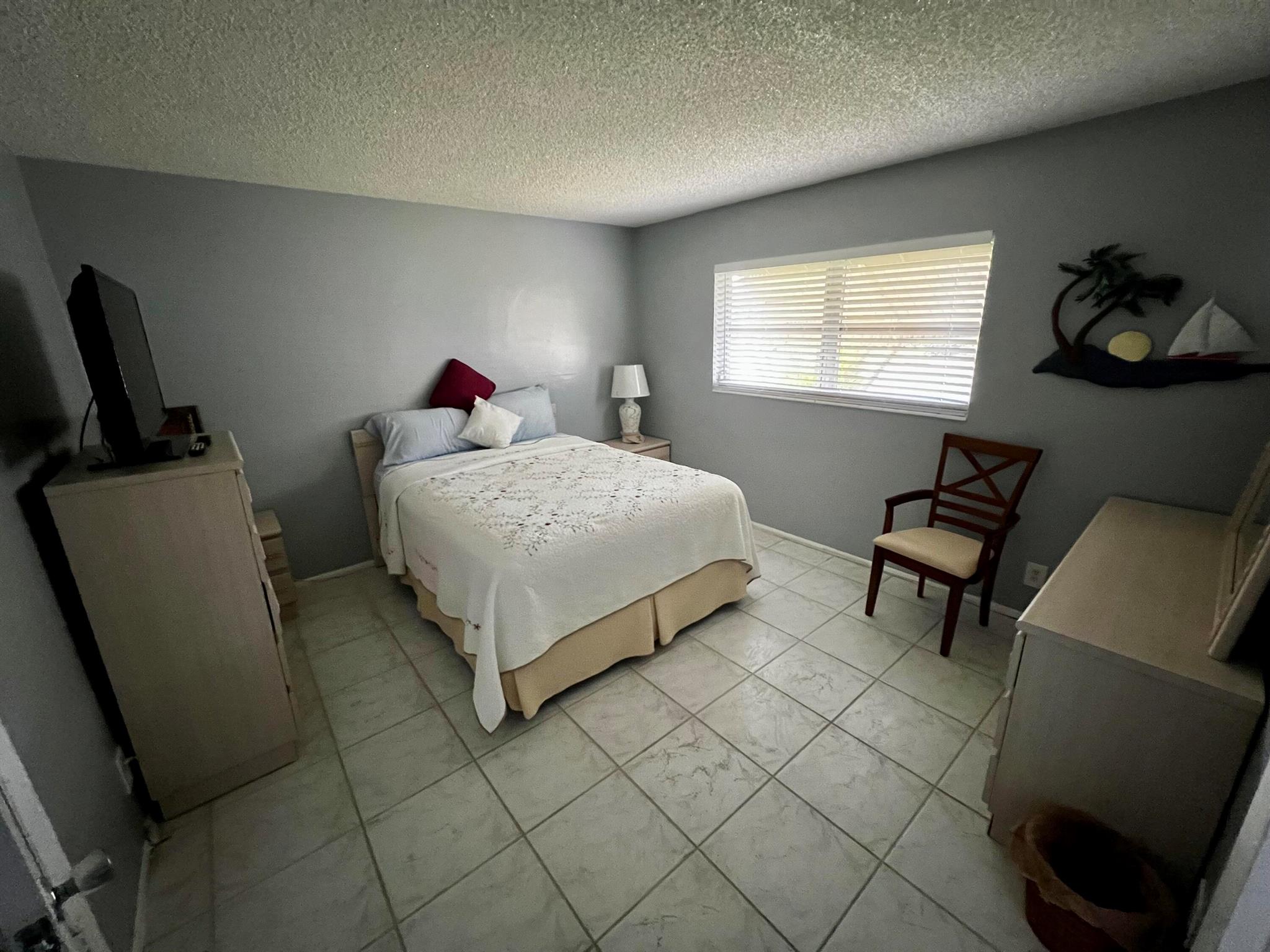 VILLAGE ROYALE CONDO 6 - Residential Lease