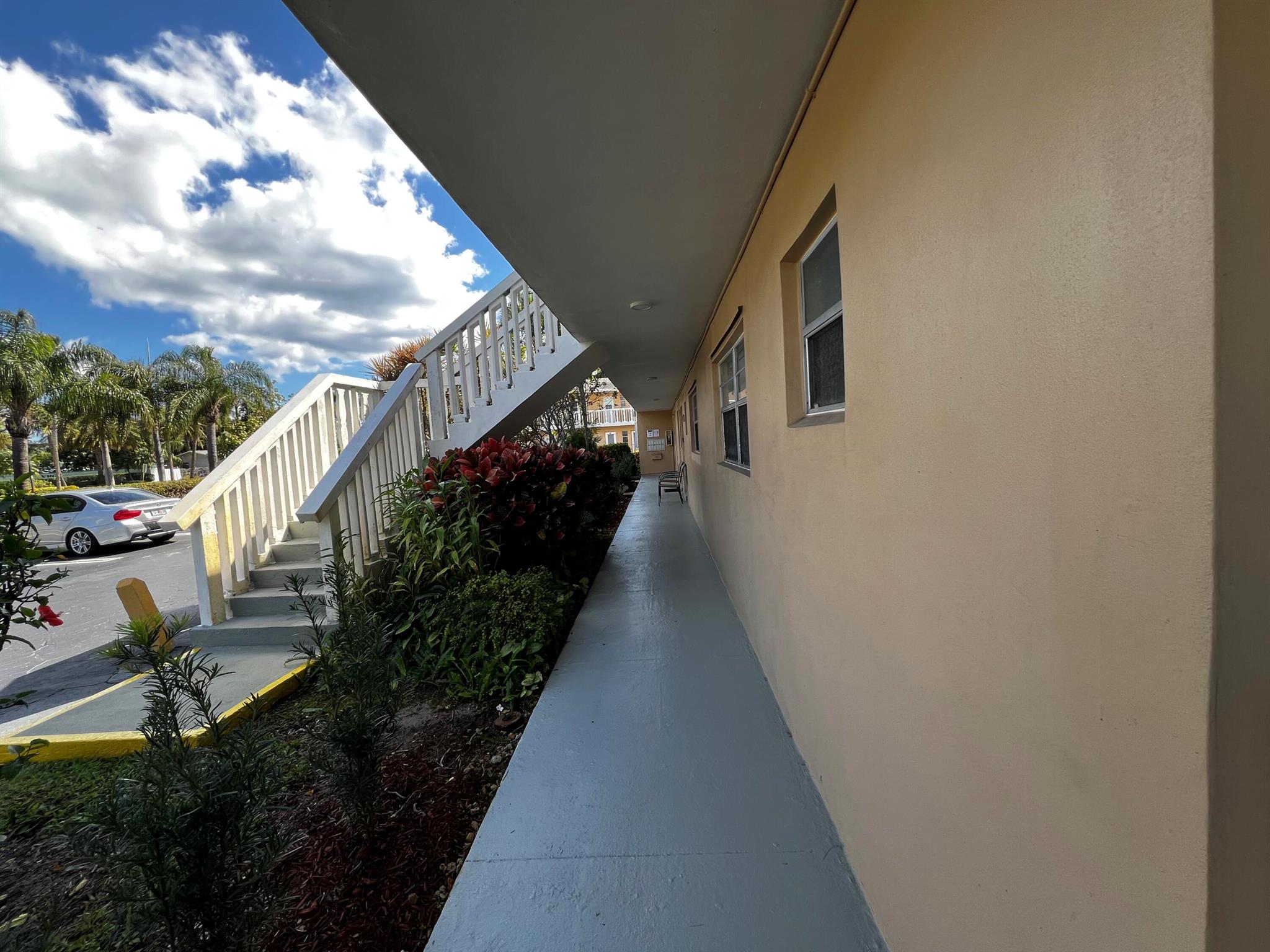VILLAGE ROYALE CONDO 6 - Residential Lease