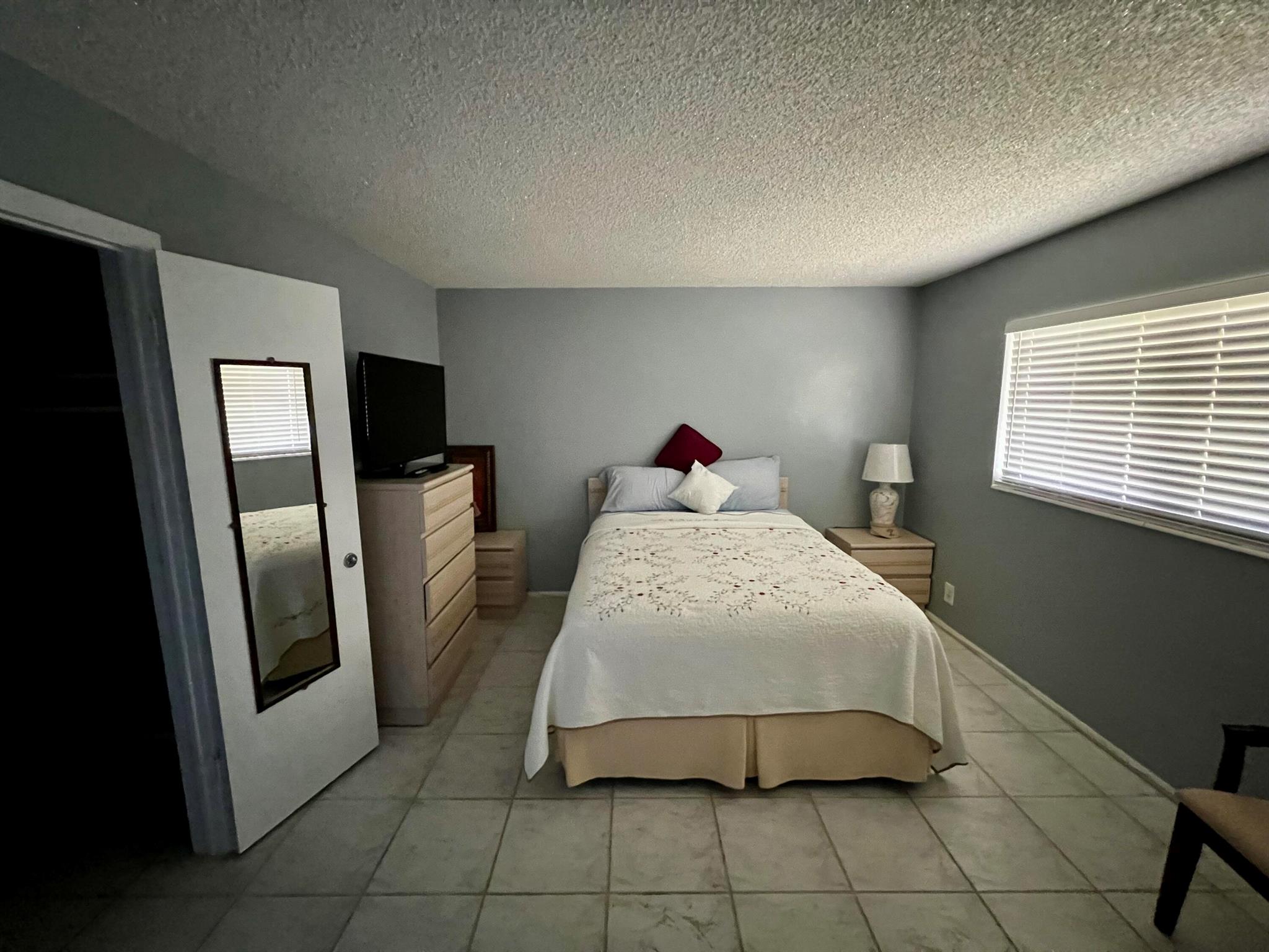 VILLAGE ROYALE CONDO 6 - Residential Lease