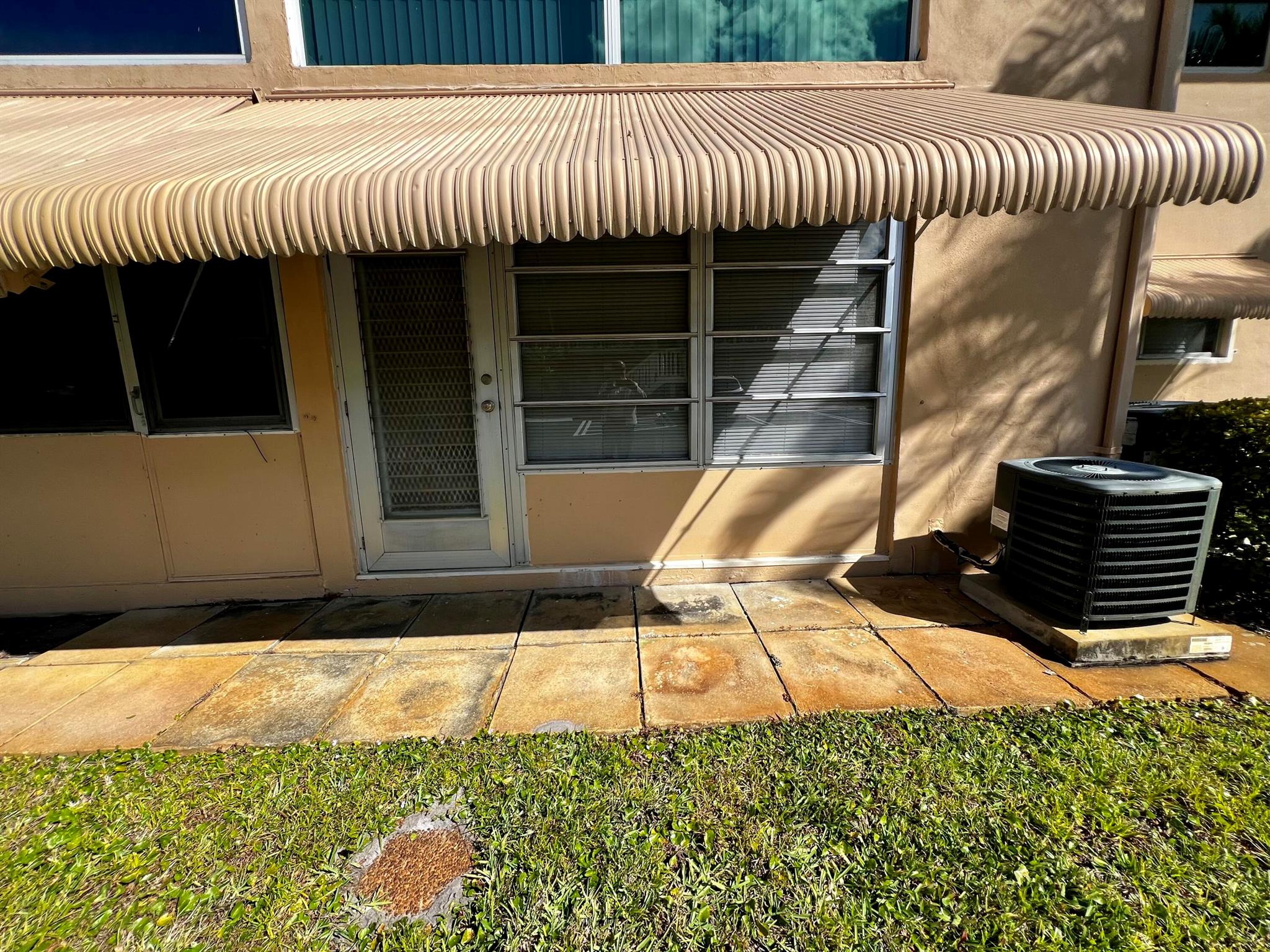 VILLAGE ROYALE CONDO 6 - Residential Lease