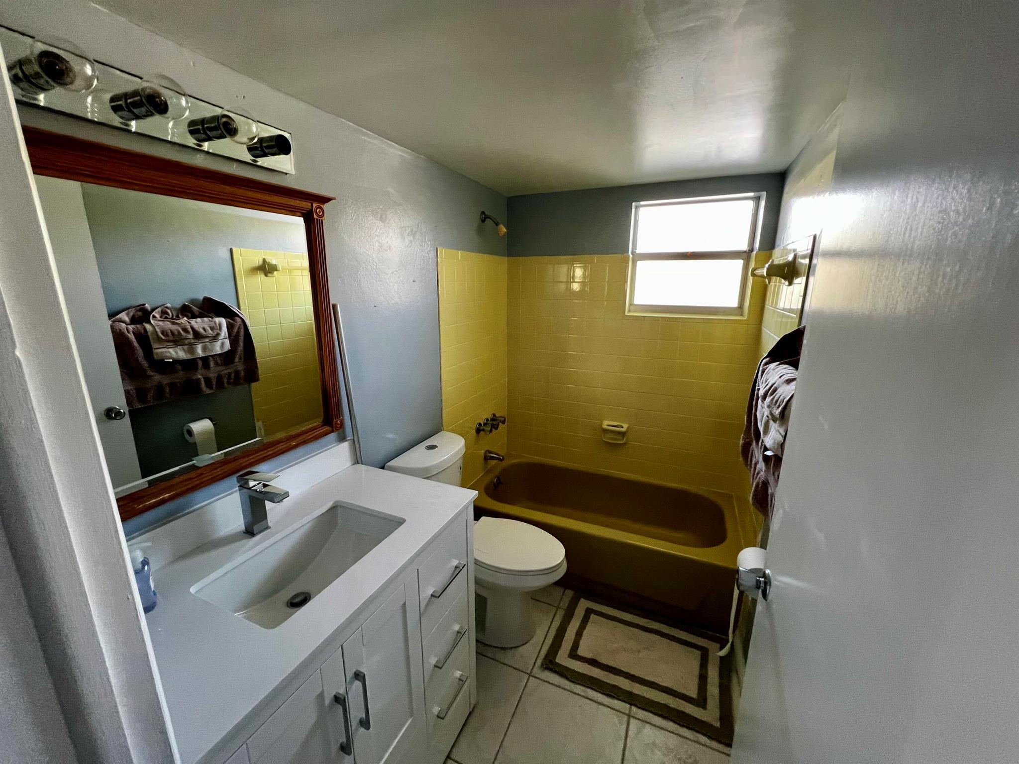 VILLAGE ROYALE CONDO 6 - Residential Lease