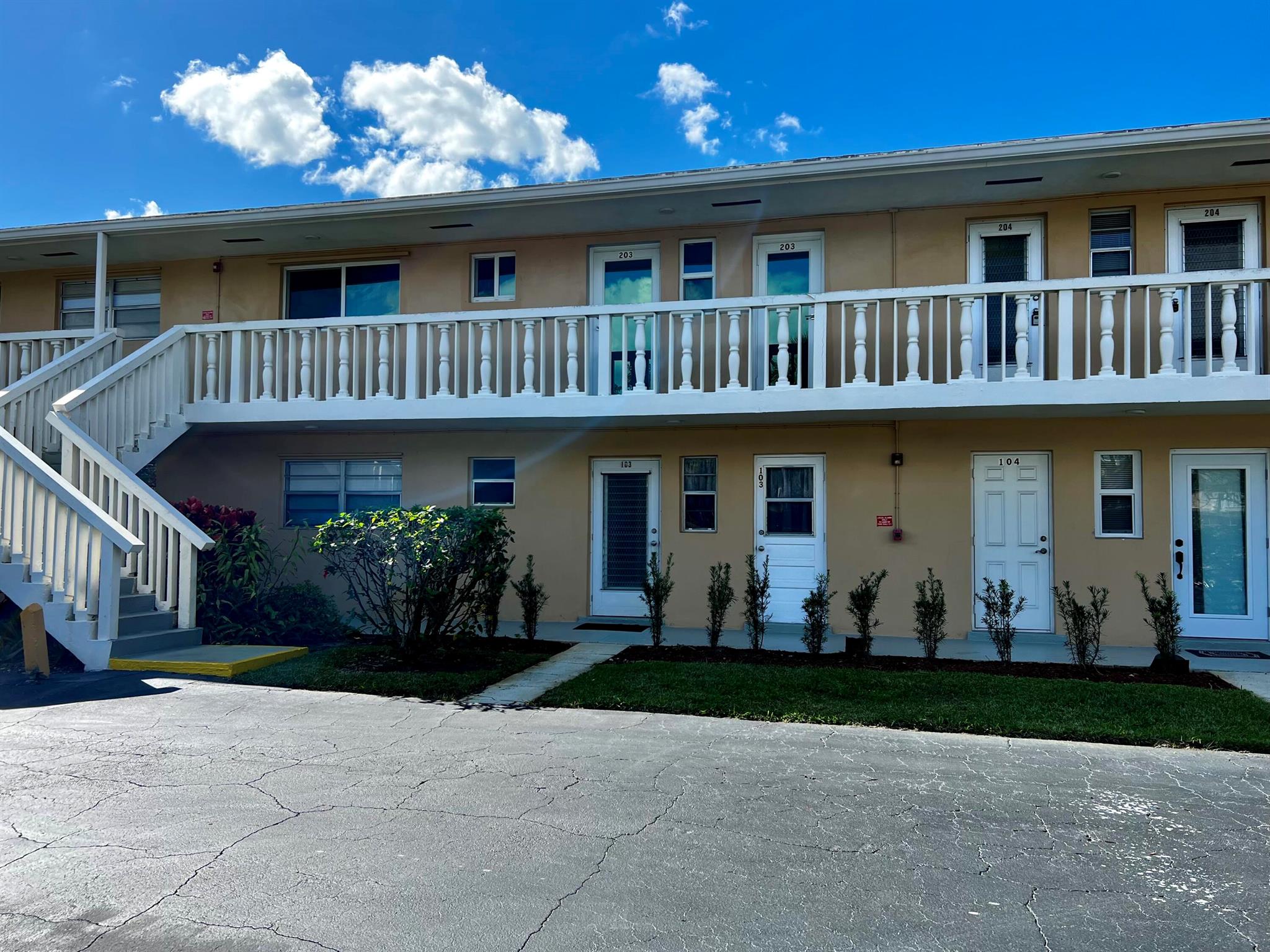 Conveniently located close to I-95, beautiful furnished unit on the first floor at Village Royal. Washer Dryer inside the unit. Enclosed Patio. Amenities includes Pool, Clubhouse and lots of activities and shows. Atlantic Ocean and Intracoastal just few minutes of drive away. Well maintained HOA requires 700 credit for all tenants. It is in a 55+ community.