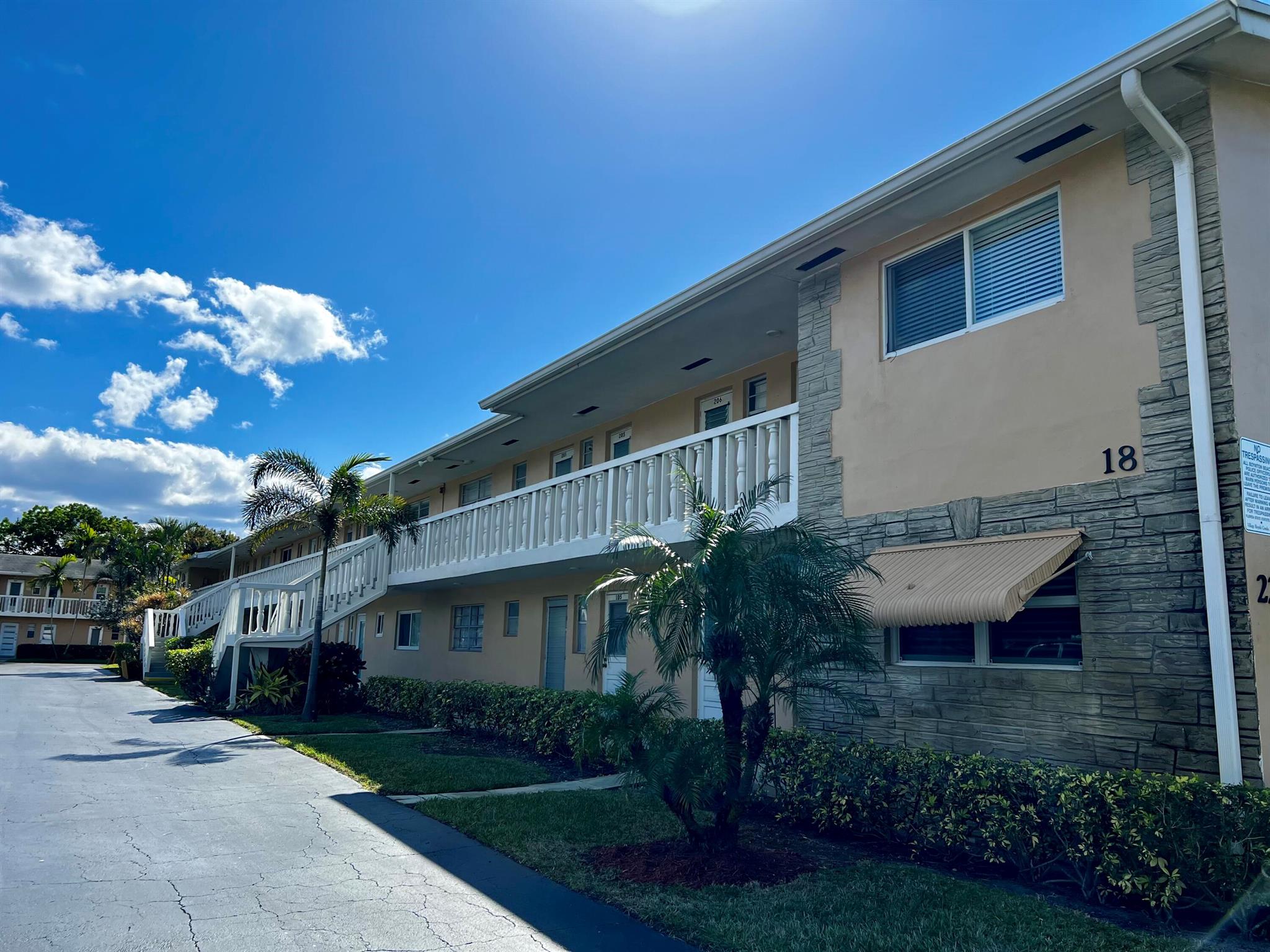 VILLAGE ROYALE CONDO 6 - Residential Lease