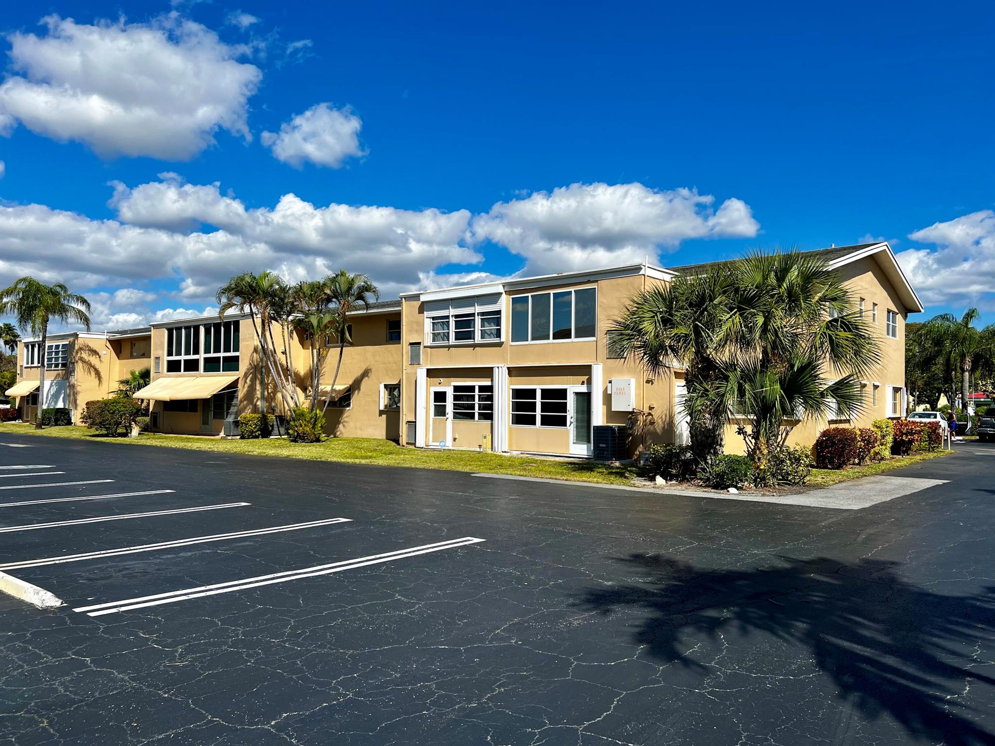 VILLAGE ROYALE CONDO 6 - Residential Lease