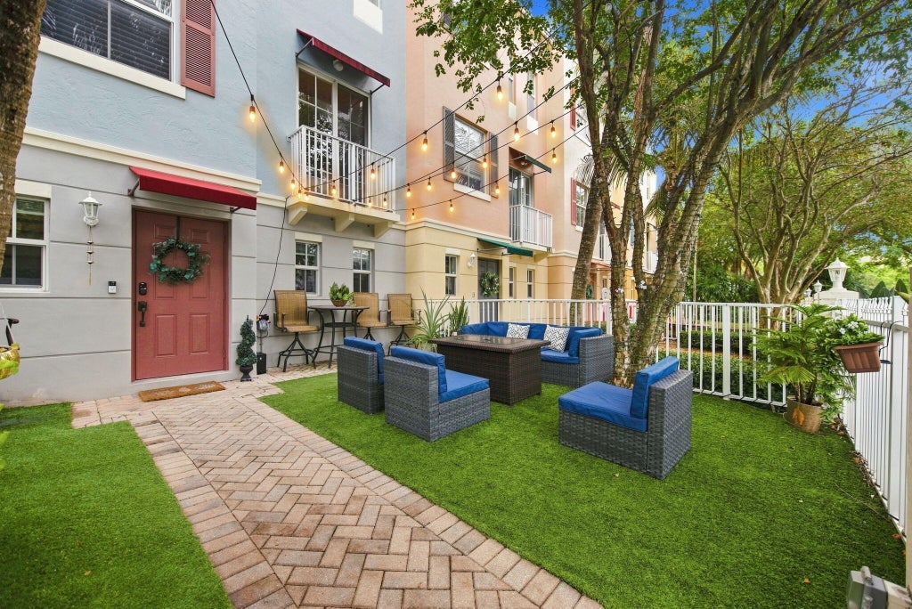 Photo of 506 NE 7TH Avenue #1, Fort Lauderdale, FL 33301 (MLS # B26074036)