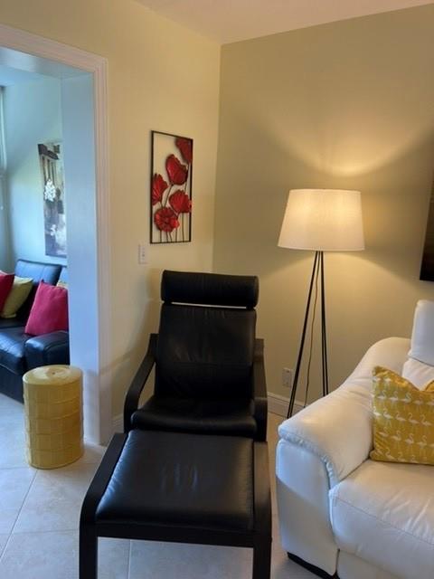 VILLAGE ROYALE GREENSIDE - Residential