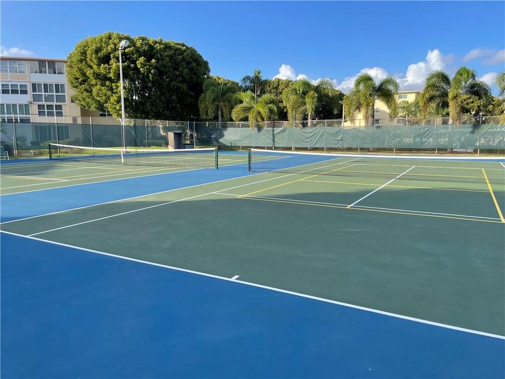 VILLAGE ROYALE GREENSIDE - Residential