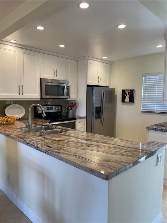 VILLAGE ROYALE GREENSIDE - Residential