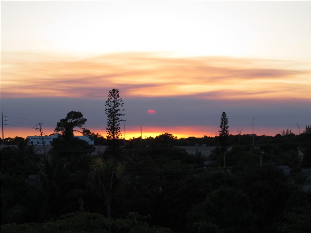 VILLAGE ROYALE GREENSIDE - Residential