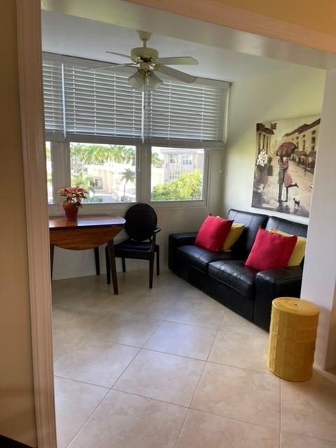 VILLAGE ROYALE GREENSIDE - Residential