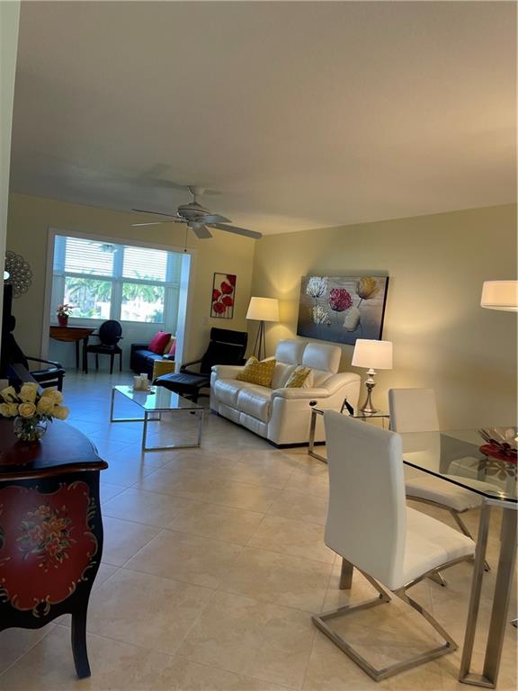 VILLAGE ROYALE GREENSIDE - Residential