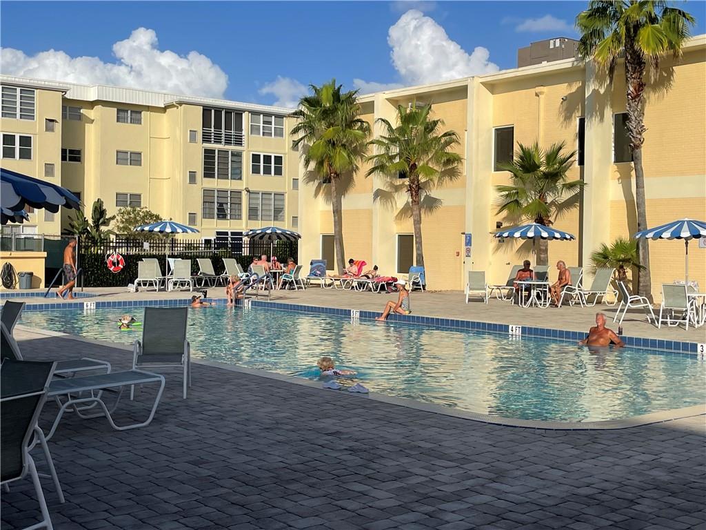 VILLAGE ROYALE GREENSIDE - Residential