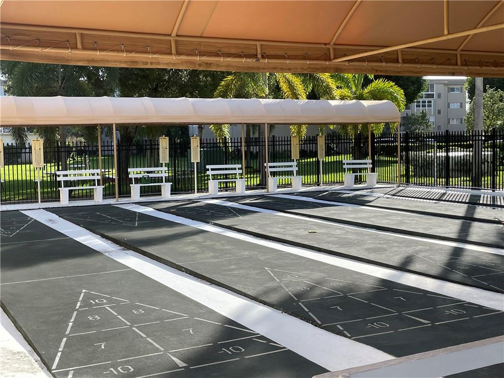 VILLAGE ROYALE GREENSIDE - Residential