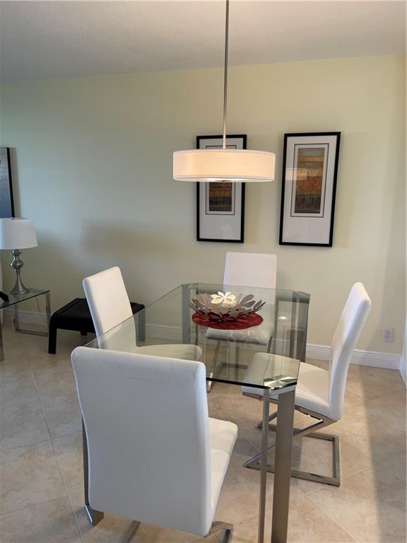 VILLAGE ROYALE GREENSIDE - Residential