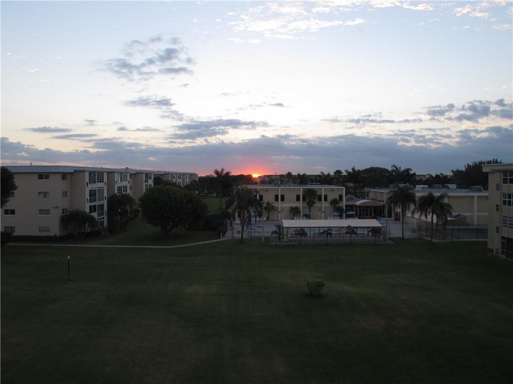 VILLAGE ROYALE GREENSIDE - Residential