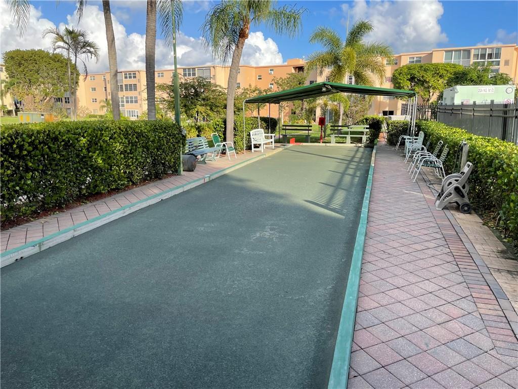 VILLAGE ROYALE GREENSIDE - Residential