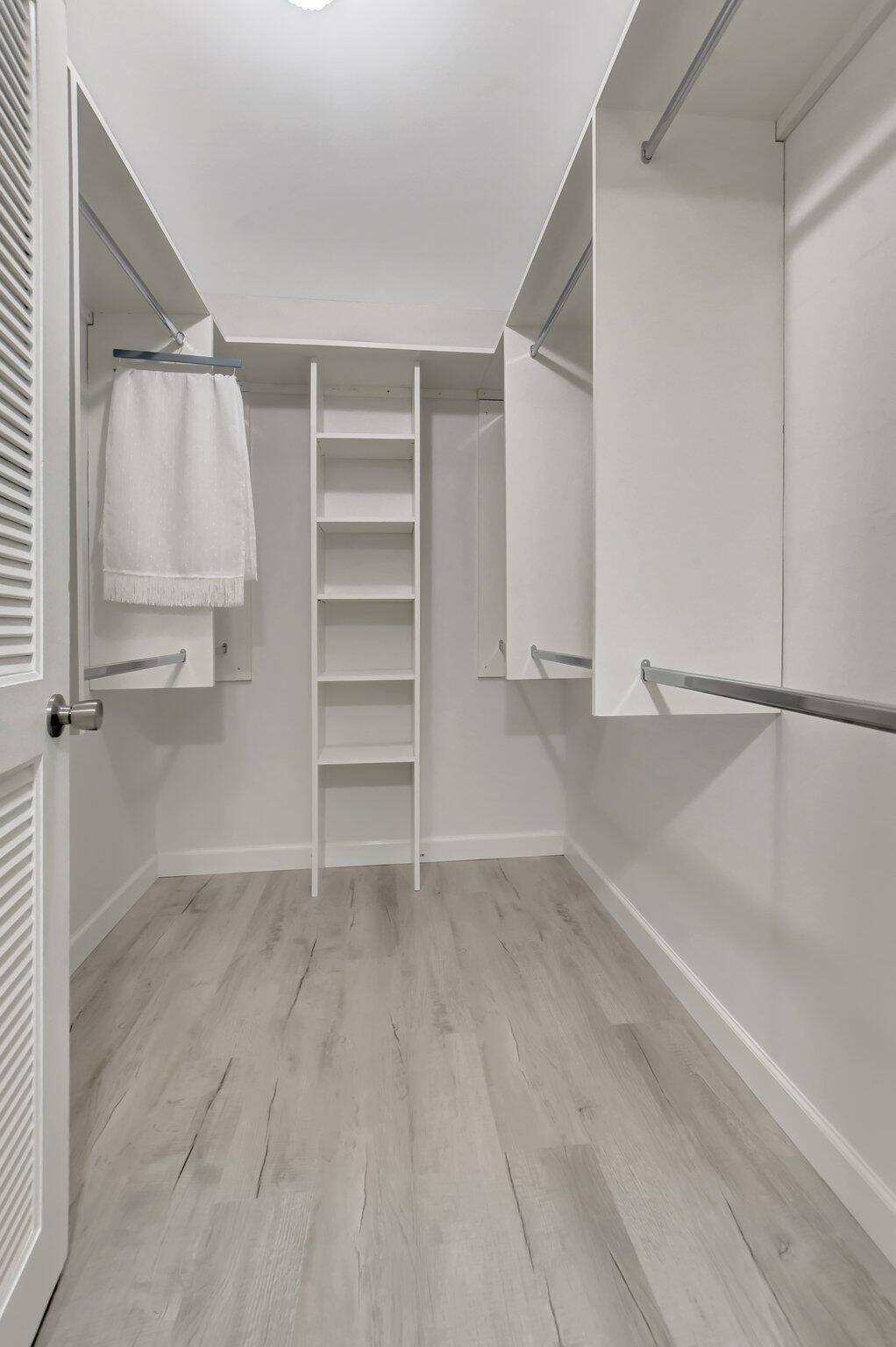 BARWOOD CONDO - Residential