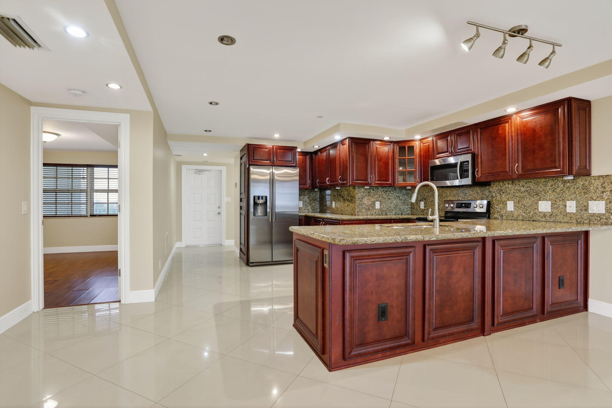 NO 117 PALM-AIRE COUNTRY CLUB - Residential Lease