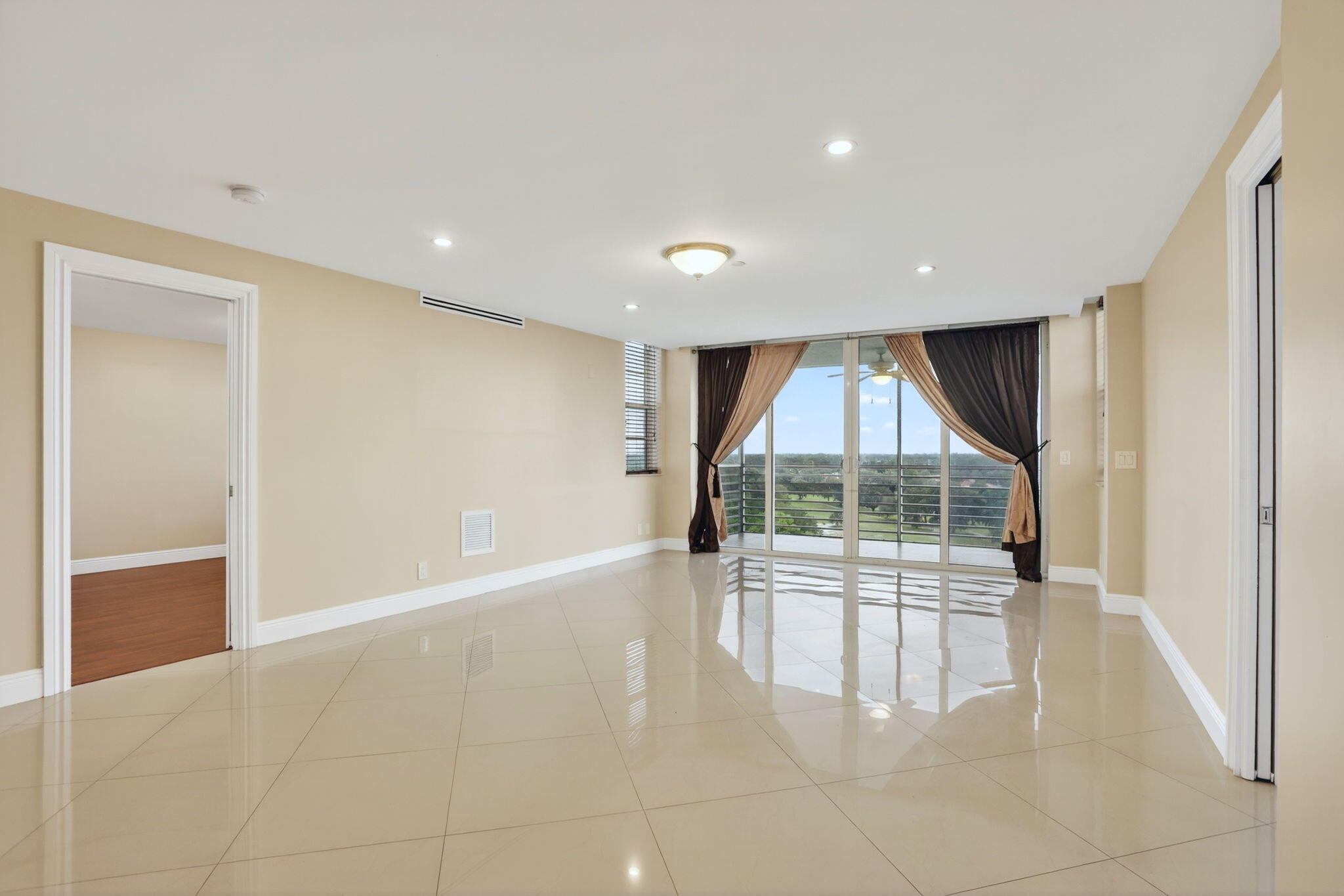 NO 117 PALM-AIRE COUNTRY CLUB - Residential Lease