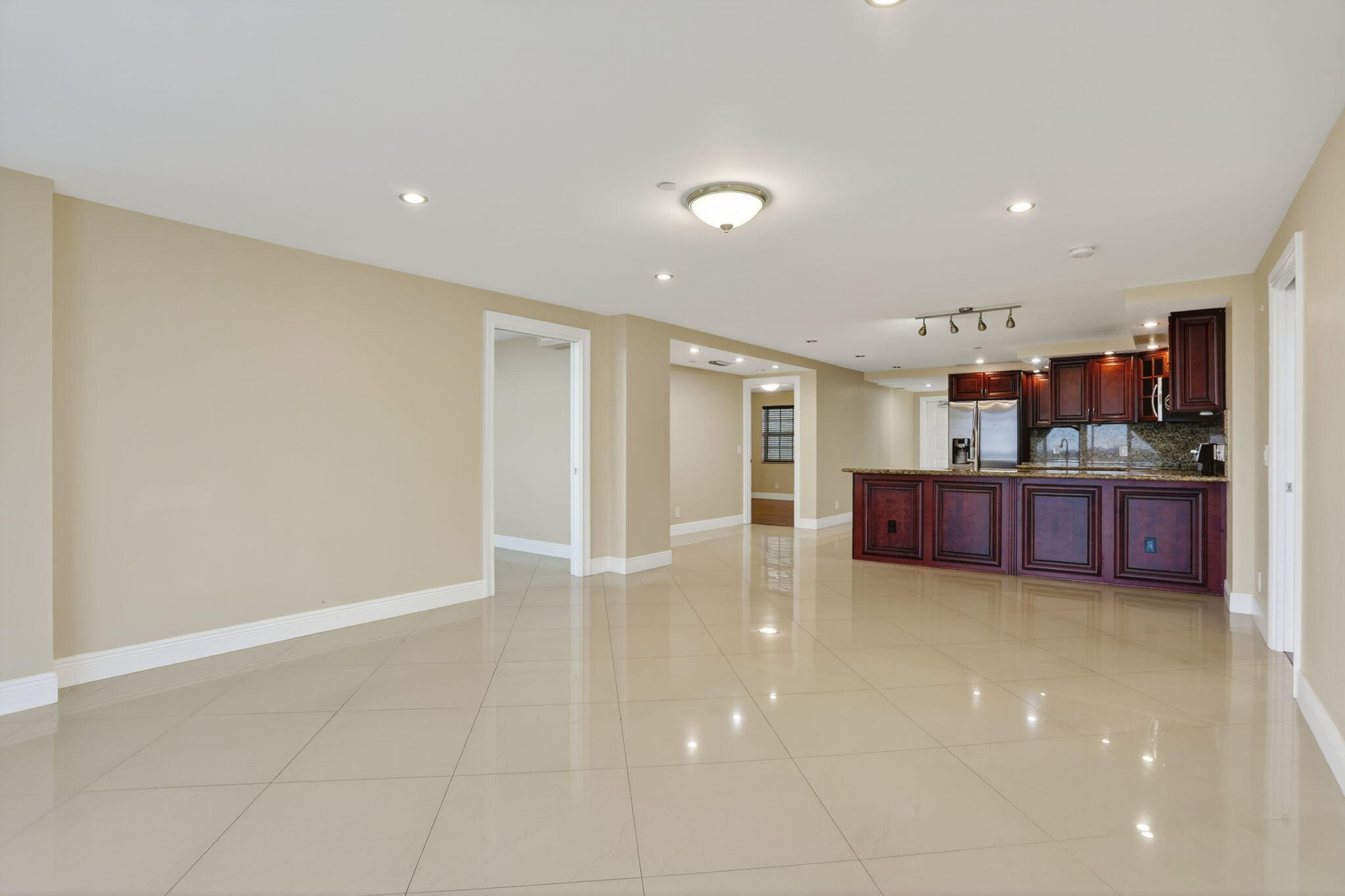 NO 117 PALM-AIRE COUNTRY CLUB - Residential Lease