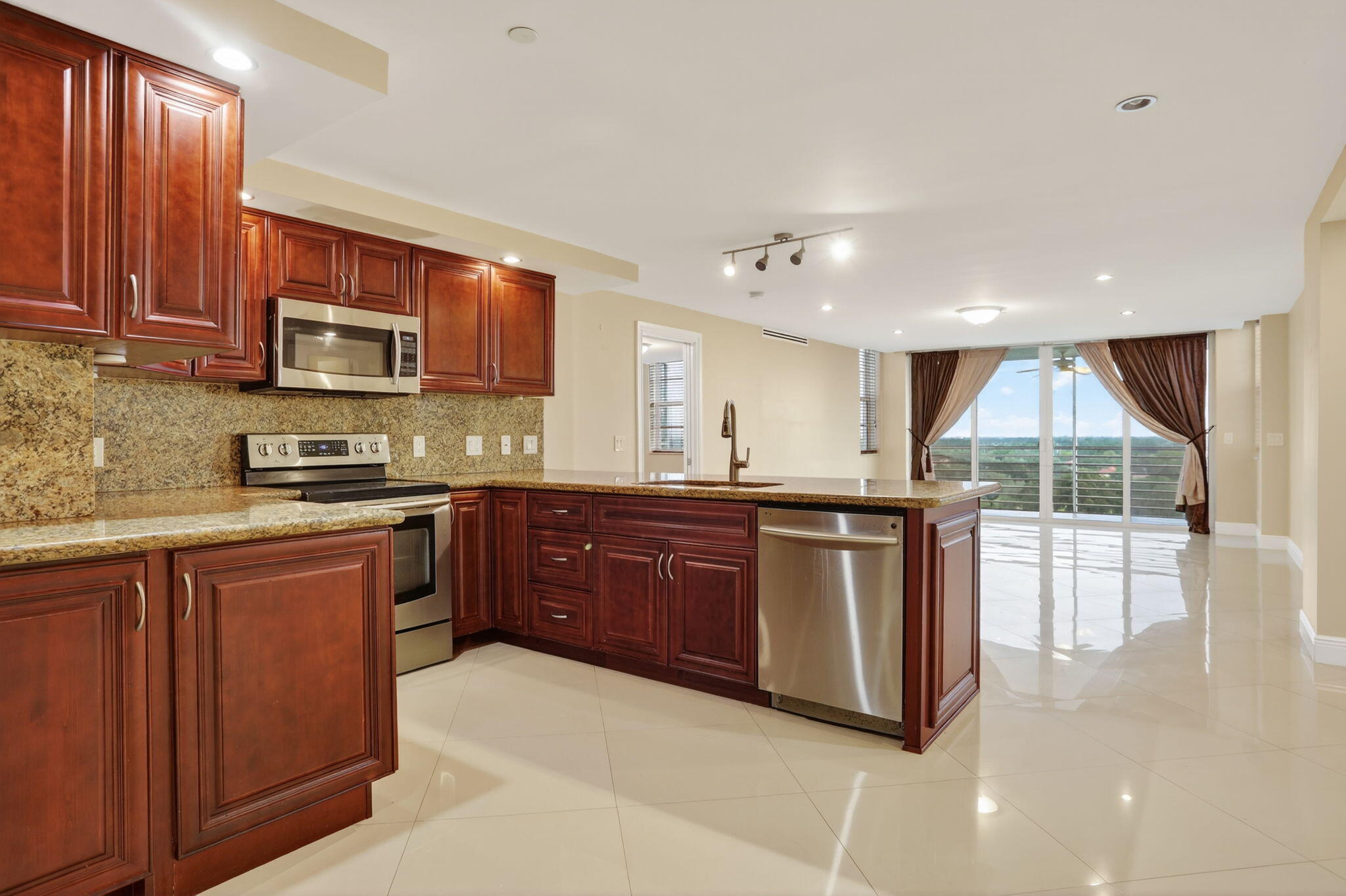 NO 117 PALM-AIRE COUNTRY CLUB - Residential Lease