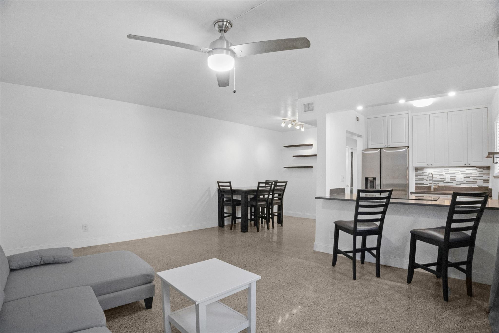 BEACH BREEZE APTS CO-OP - Residential