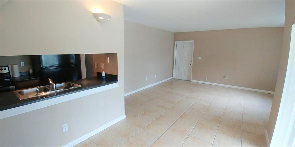 LAURELS AT SHERWOOD CONDO - Residential Lease