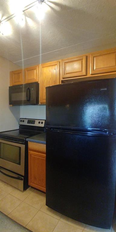 LAURELS AT SHERWOOD CONDO - Residential Lease