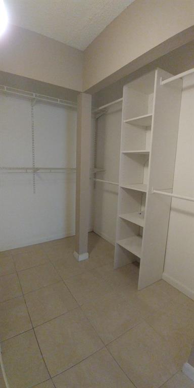 LAURELS AT SHERWOOD CONDO - Residential Lease