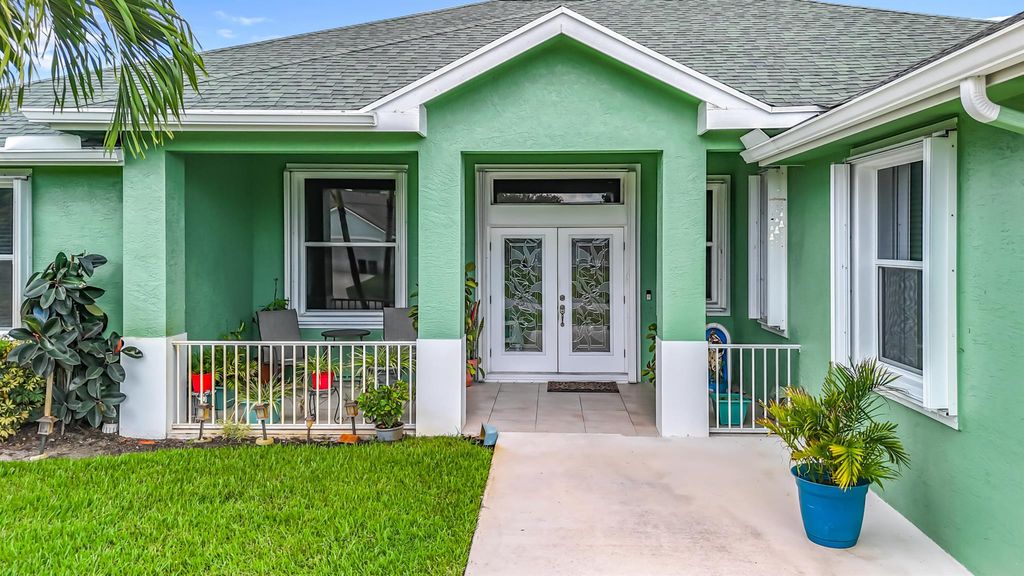Photo of 633 SE Dean Terrace, Port Saint Lucie, FL 34984 (MLS # R11112112)