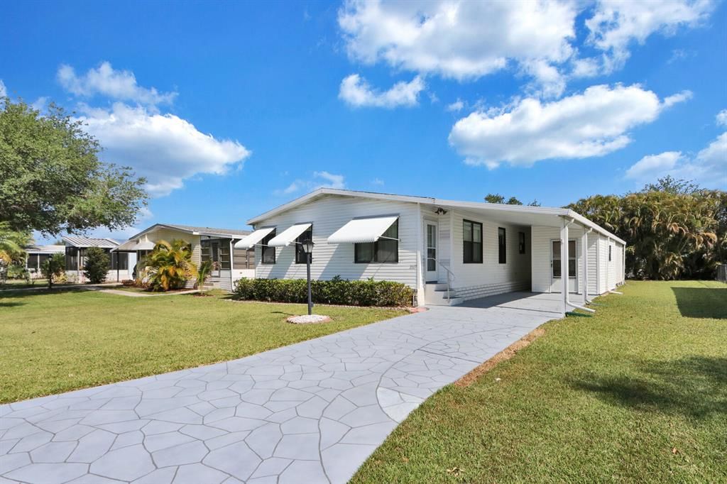 Photo of 2667 SW Olds Place, Stuart, FL 34997 (MLS # R10708864)