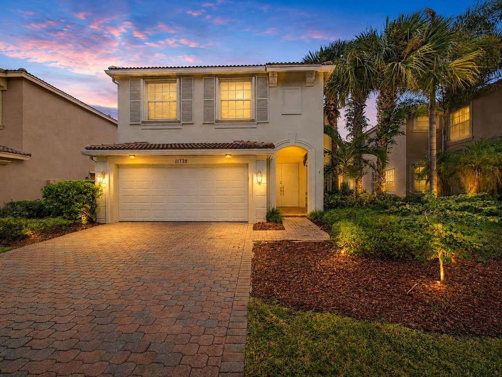Photo of 11728 SW Bennington Circle, Port Saint Lucie, FL 34987 (MLS # B26062130)