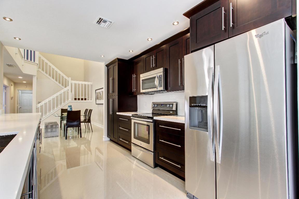 TOWN PLACE CLUB VILLAS - Residential