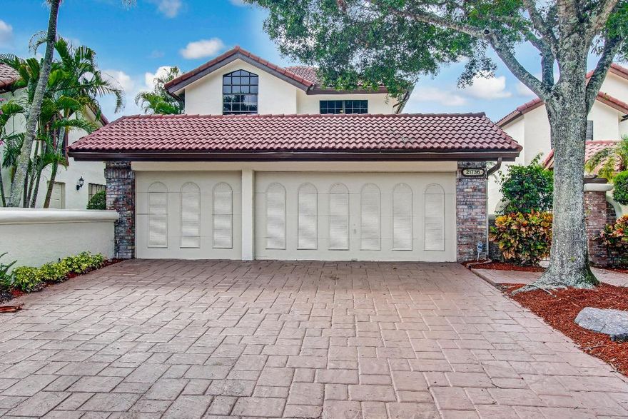 BEAUTIFUL 4 BEDROOM 3 FULL BATHROOM HOME WITH A TRANQUIL PRIVATE POOL AND LAKE VIEW! BRIGHT OPEN SPACIOUS GREAT ROOM WITH SOARING CEILINGS AND POLISHED PORCELAIN TILE FLOORS! A SERENE BREAKFAST NOOK & COZY DEN! REMODELED BATHROOMS INCLUDING DESIGNER VANITIES, SINKS AND MODERN FAUCETS. MASTER BEDROOM SUITE INCLUDES LARGE WALK-IN CLOSETS & FREESTANDING TUB AND WALK IN SHOWER. MANNED GUARD GATED BEAUTIFULLY MANICURE COMMUNITY MINUTES TO SWIM AND RACQUET CLUB, TOWN CENTER MALL, FAMOUS RESTAURANTS AND SHOPPING! BOCA'S HIGHLY RATED SCHOOLS!