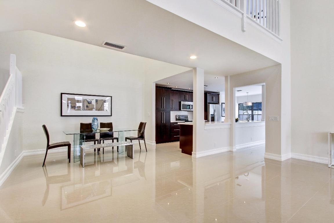 TOWN PLACE CLUB VILLAS - Residential