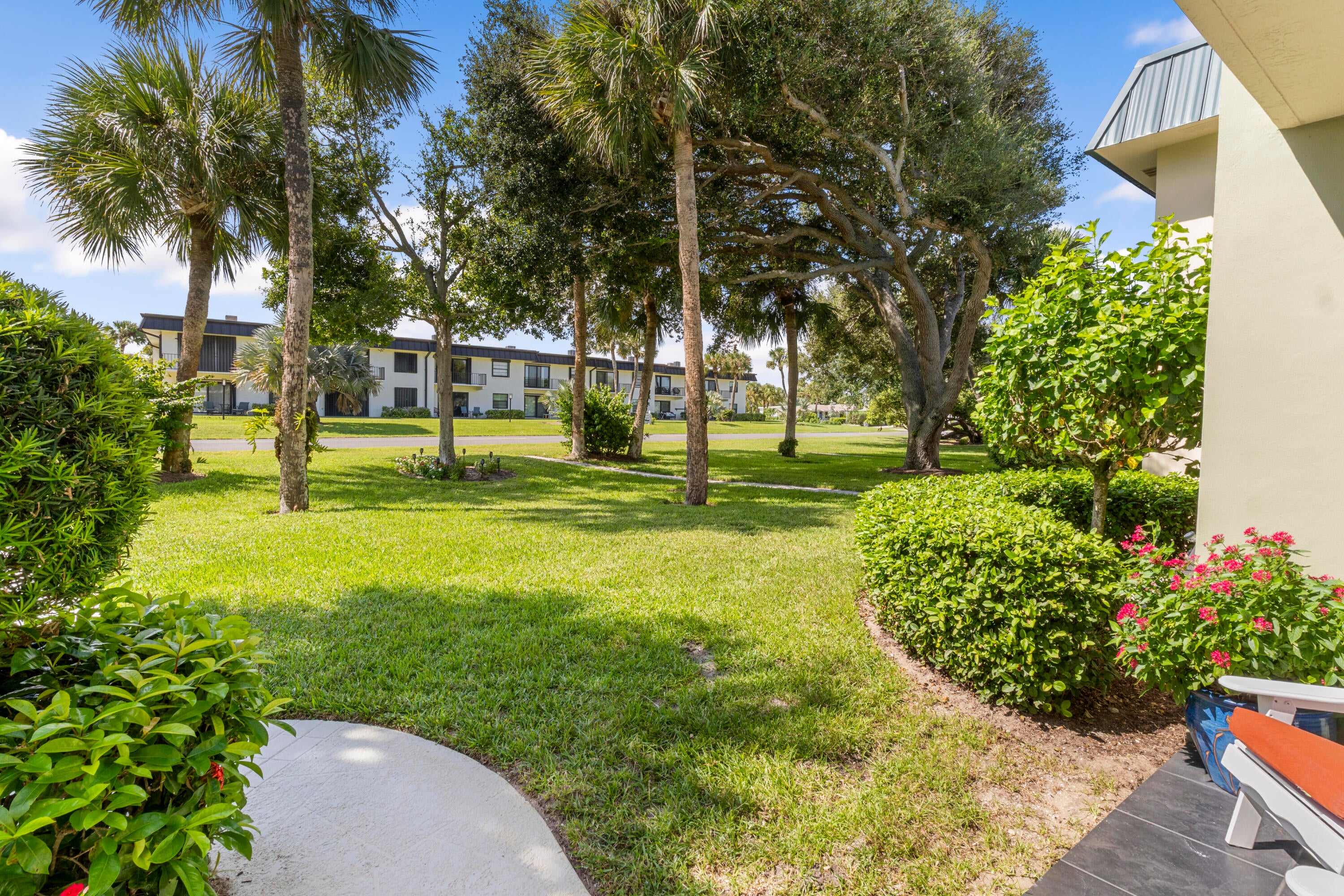 View photos, virtual tours, details... 4144 Silver Palm Drive 10