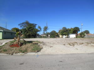 0.13 acres of buildable land in Riviera Beach. Walking distance to schools, community recreational areas, public swimming pools and business centers. Close to I-95, Walmart, shopping and police department. Great investment opportunity or buy and build your dream home. Priced to sell! Drive by and take a look. See Offer Submission Instructions for Important Information. Please review and submit all documents attached in MLS along with Offer.