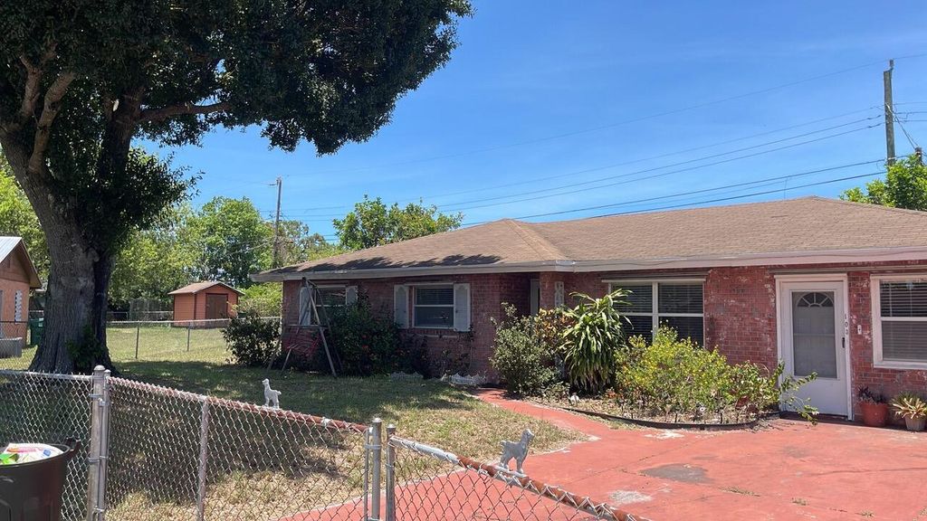 Photo of 103 Tropic Court, Fort Pierce, FL 34946 (MLS # R11107189)