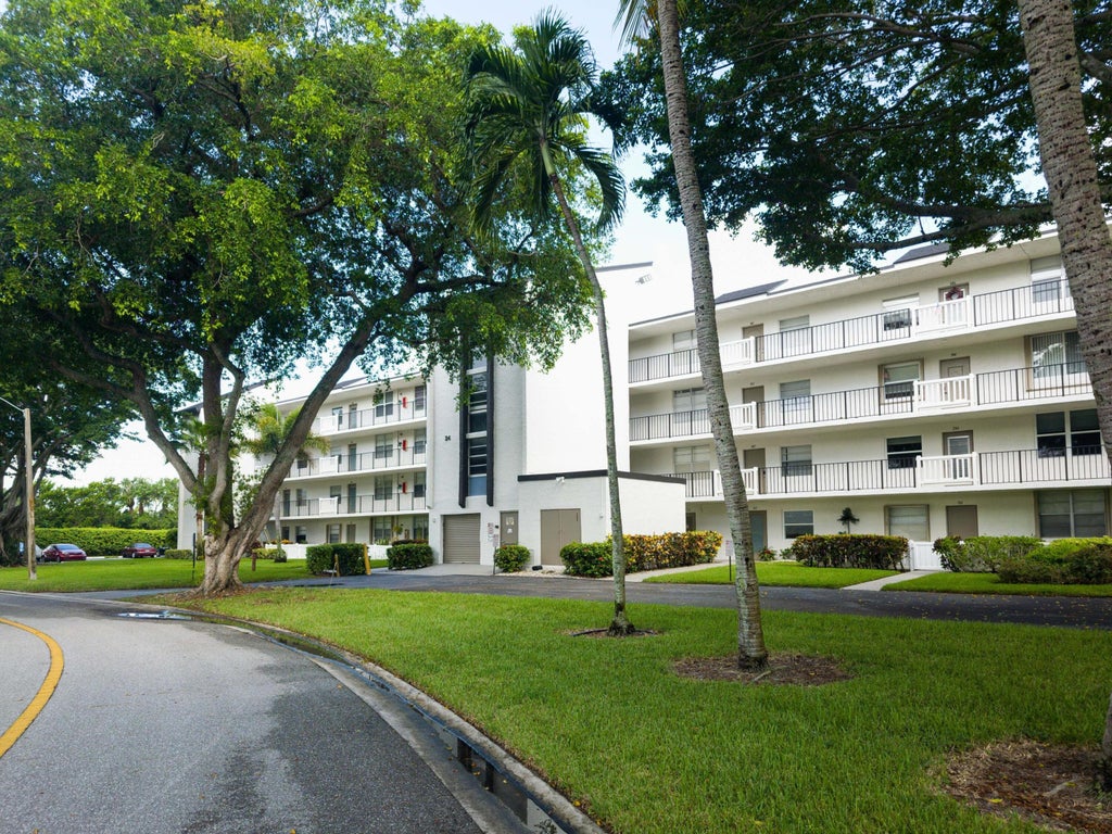 Photo of 24 Abbey Lane #301, Delray Beach, FL 33446 (MLS # B26069414)
