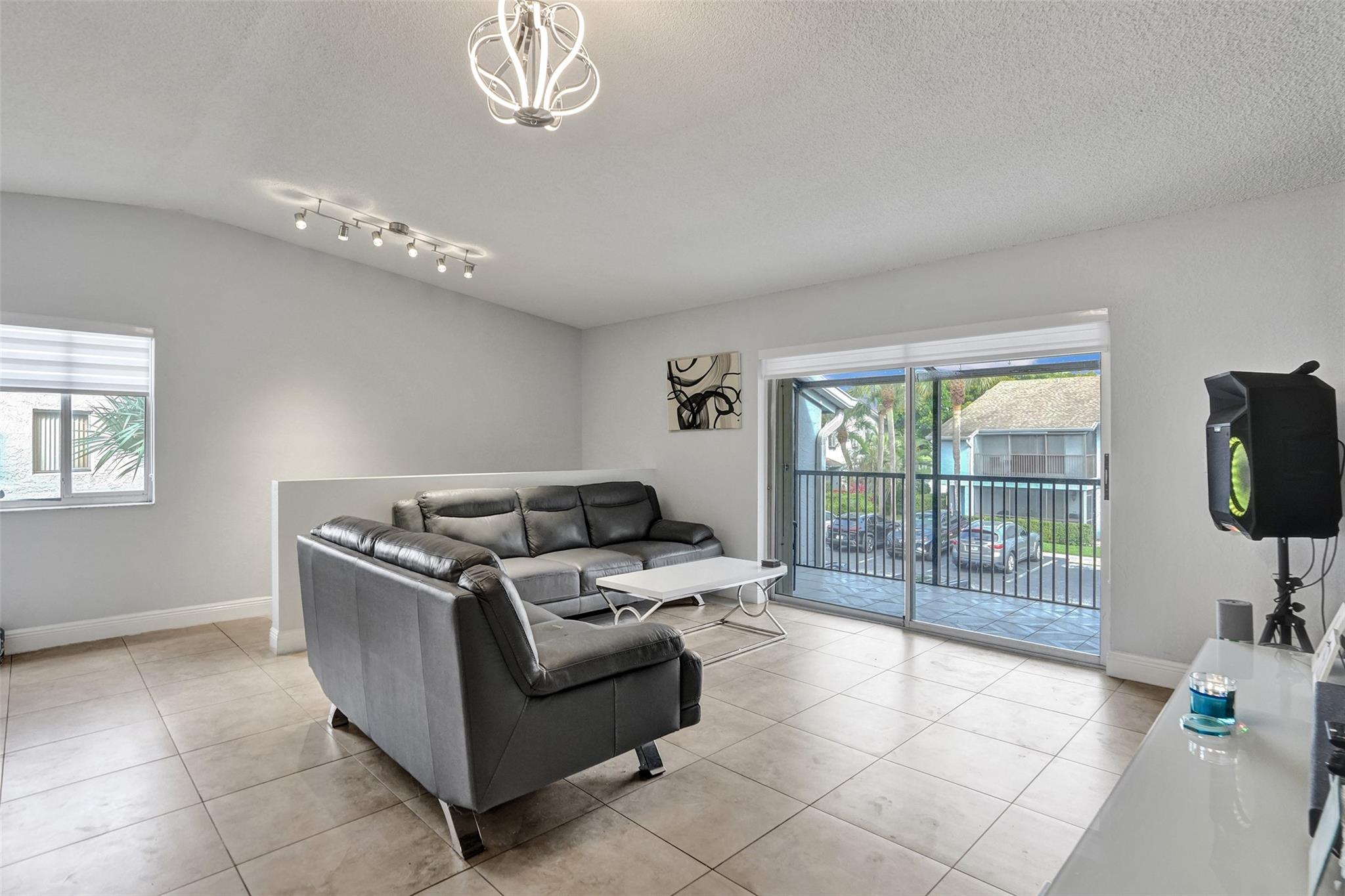 2725 S Oakland Forest Dr 202