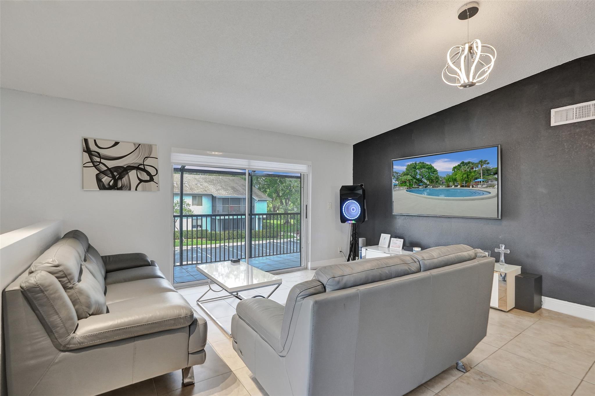 2725 S Oakland Forest Dr 202