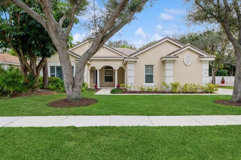 Photo of 4850 Glenn Pine Lane, Boynton Beach, FL 33436 (MLS # R10958832)